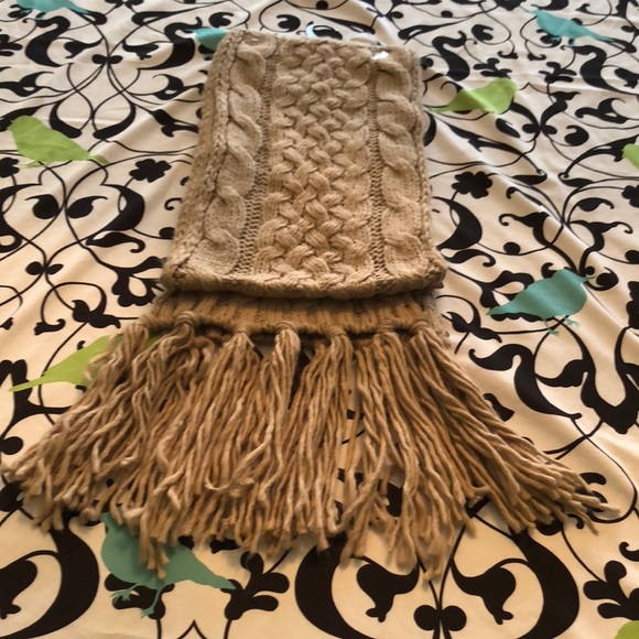 Old navy shirt size M and scarf - Picture 6 of 7